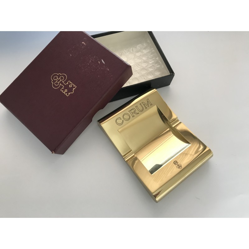 Златна пепелник Corum с оригинална кутия Златна пепелник Corum с оригинална кутия